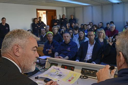 Paolo Panontin (Assessore regionale Autonomie locali e Coordinamento Riforme, Comparto unico, Sistemi informativi, Caccia e Risorse ittiche, delegato Protezione civile) durante il briefing presso la sede della Protezione civile in occasione della prima esercitazione a sorpresa - Palmanova 03/11/2017